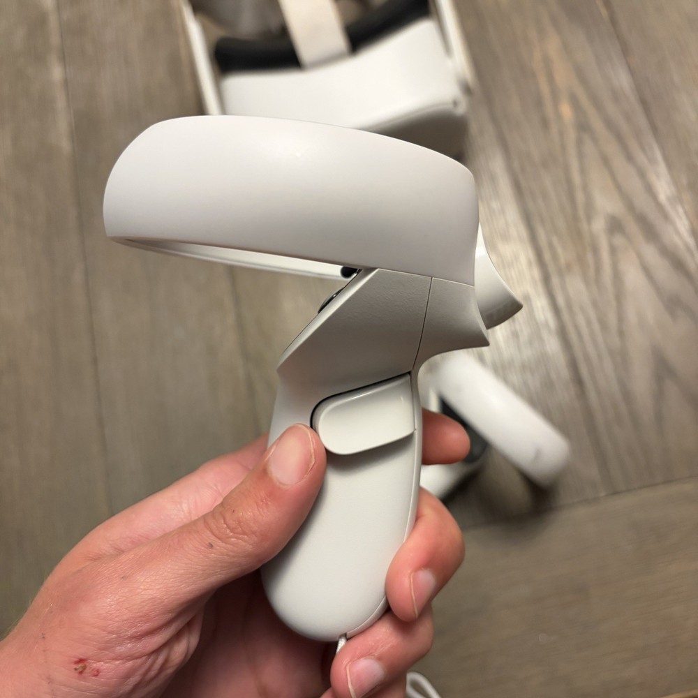 Meta / Oculus Quest 2 256gb with controllers - Fully Functional Needs Face Pad