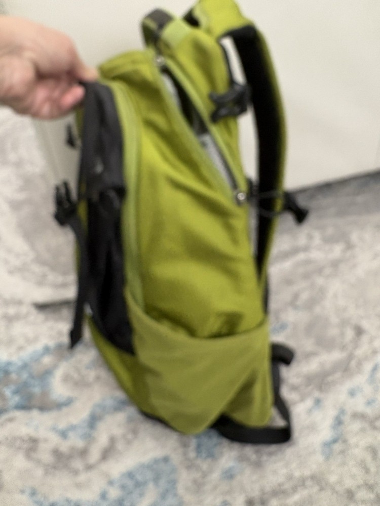 Osprey Ozone Day Pack Backpack Olive Lime Green Hiking Shuttle Padded Strap EUC