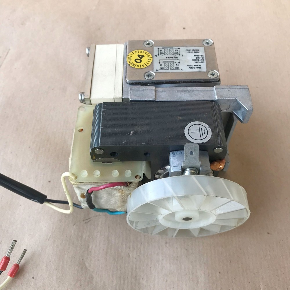 KNF PM12995-86 DIAPHRAGM VACUUM PUMP