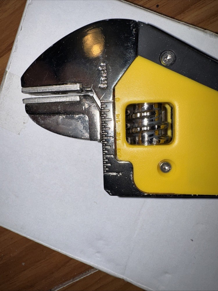 LIGHTED AUTO ADJUSTABLE CRESCENT WRENCH