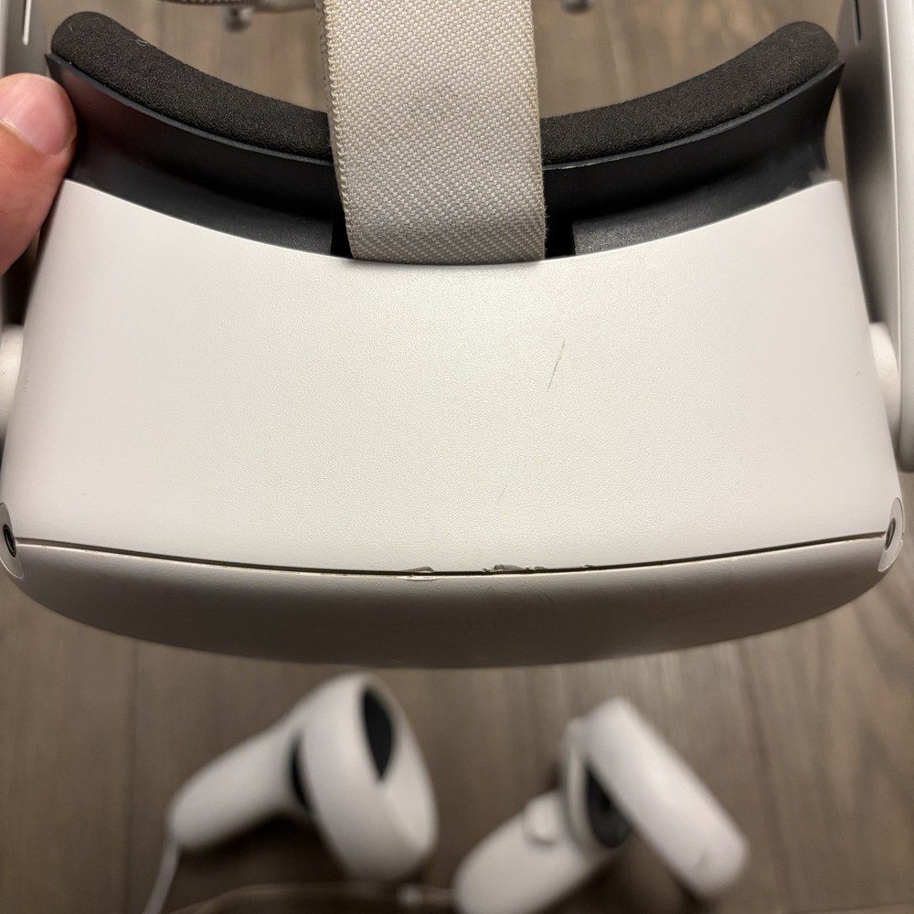 Meta / Oculus Quest 2 256gb with controllers - Fully Functional Needs Face Pad