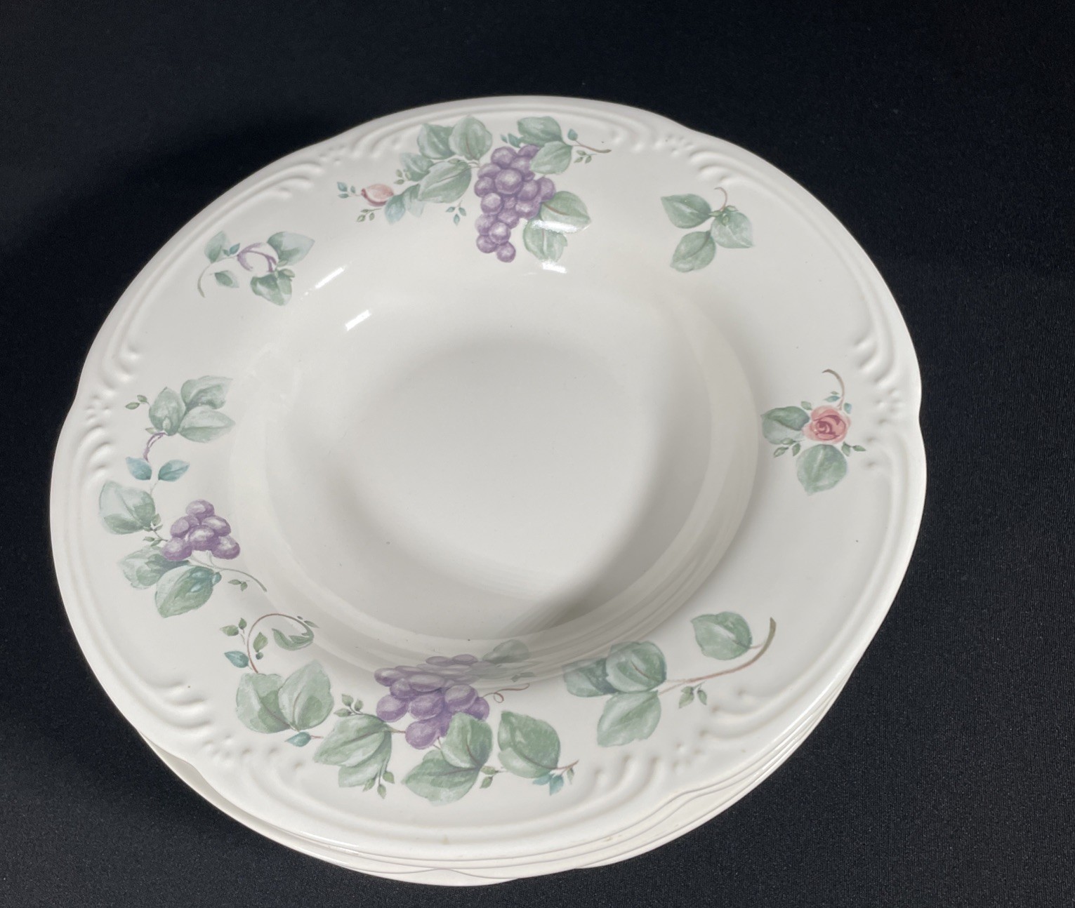 Pfaltzgraff ~ Grapevine ~ 9" Large Rim Soup Bowls. Set of 4.