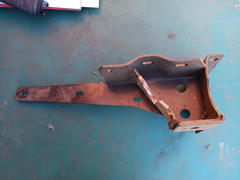 New OEM Complete LH Front Cab Bracket for Mack 78QS5166