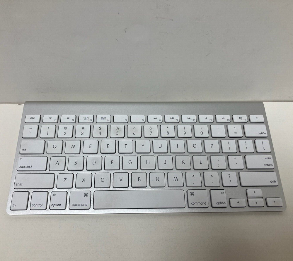 Apple Wireless Keyboard A1314 4th Generation MC184LL/B
