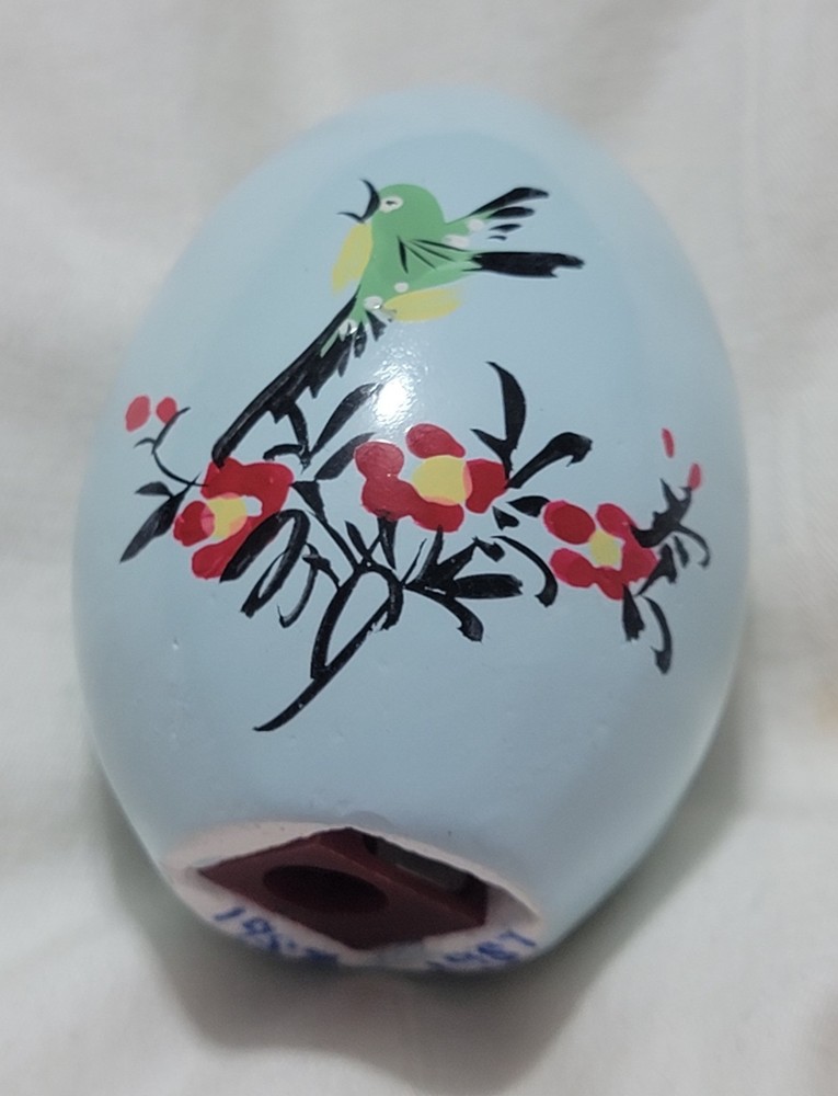 Rare Vtg Decorated Easter Egg Pencil Sharpener – Ceramic Parrot Flowers Scene