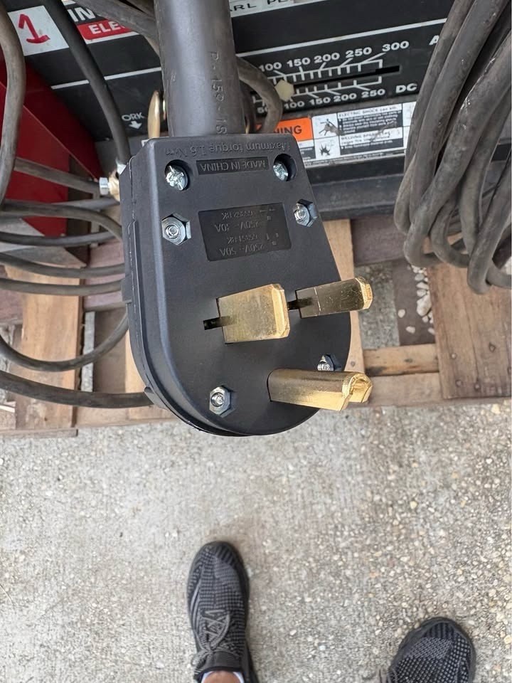 Lincoln IdealArc 250 Stick Welder Code 9992 AC/DC