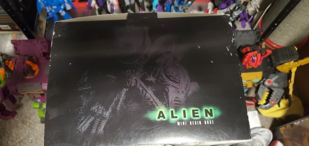 Palisades Alien Resin Mini Bust
