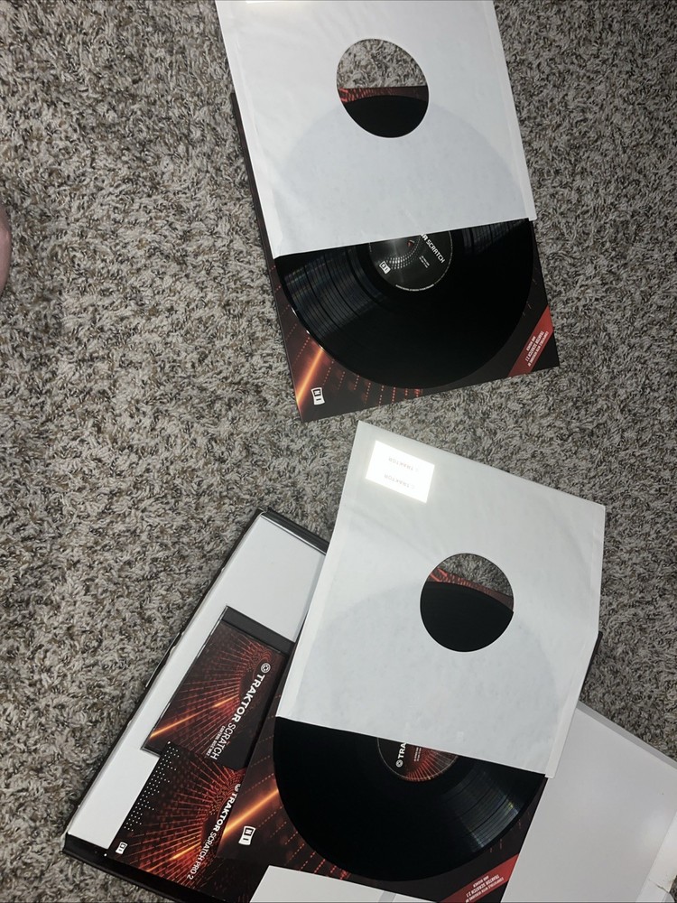 Traktor Scratch Pro Software and Timecode Kit with 2 Digital Vinyl Records