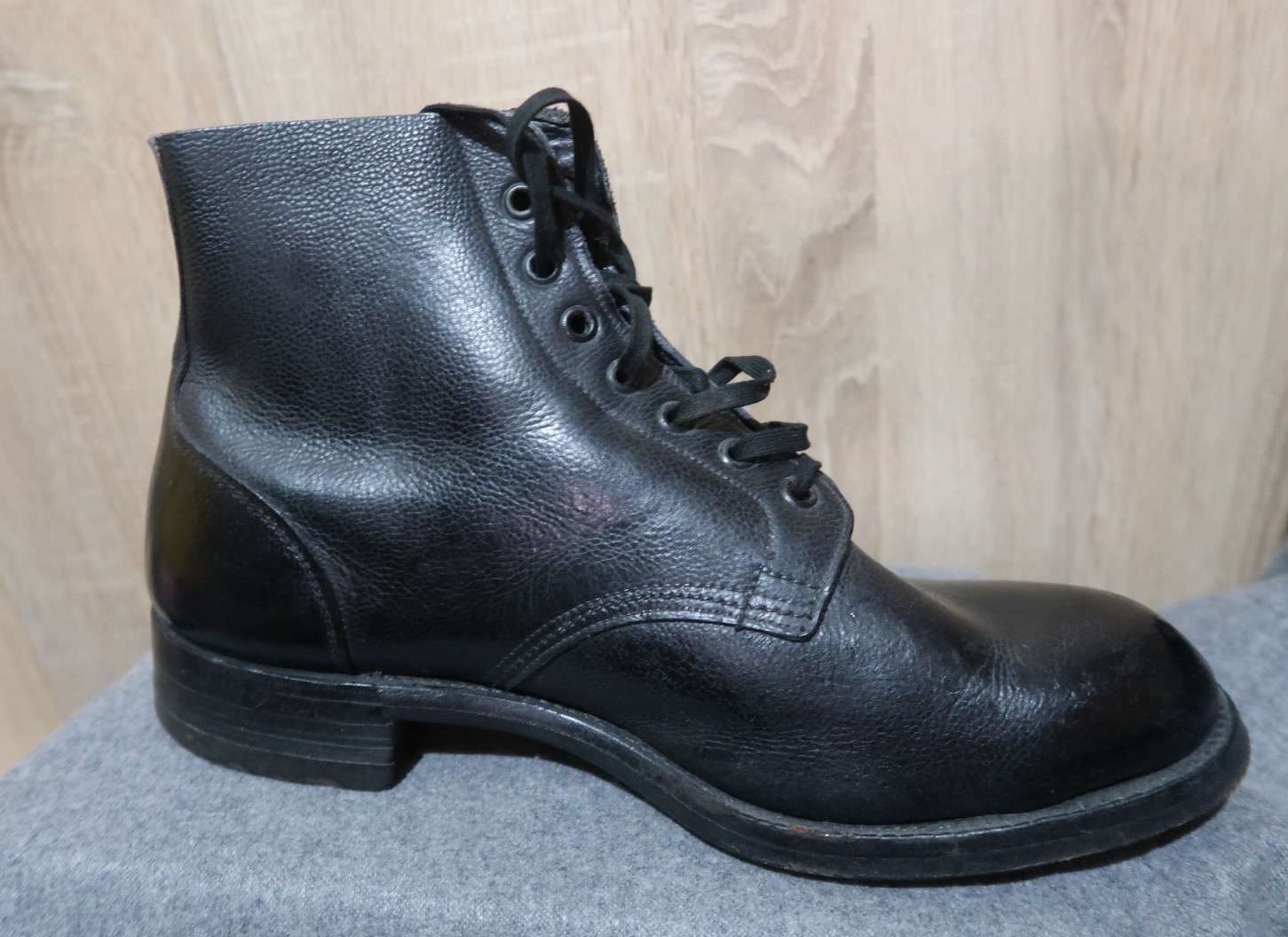 WW2 BRITISH ARMY AMMO BOOTS HOBNAILED LEATHER SOLES SIZE 9