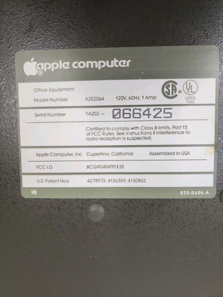 Vintage Apple IIe A2S2064 Computer w/ 2 Disk Drives Powers On