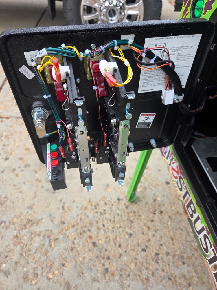 Ghostbusters Limited Edition Pinball Machine ..Nice Condition