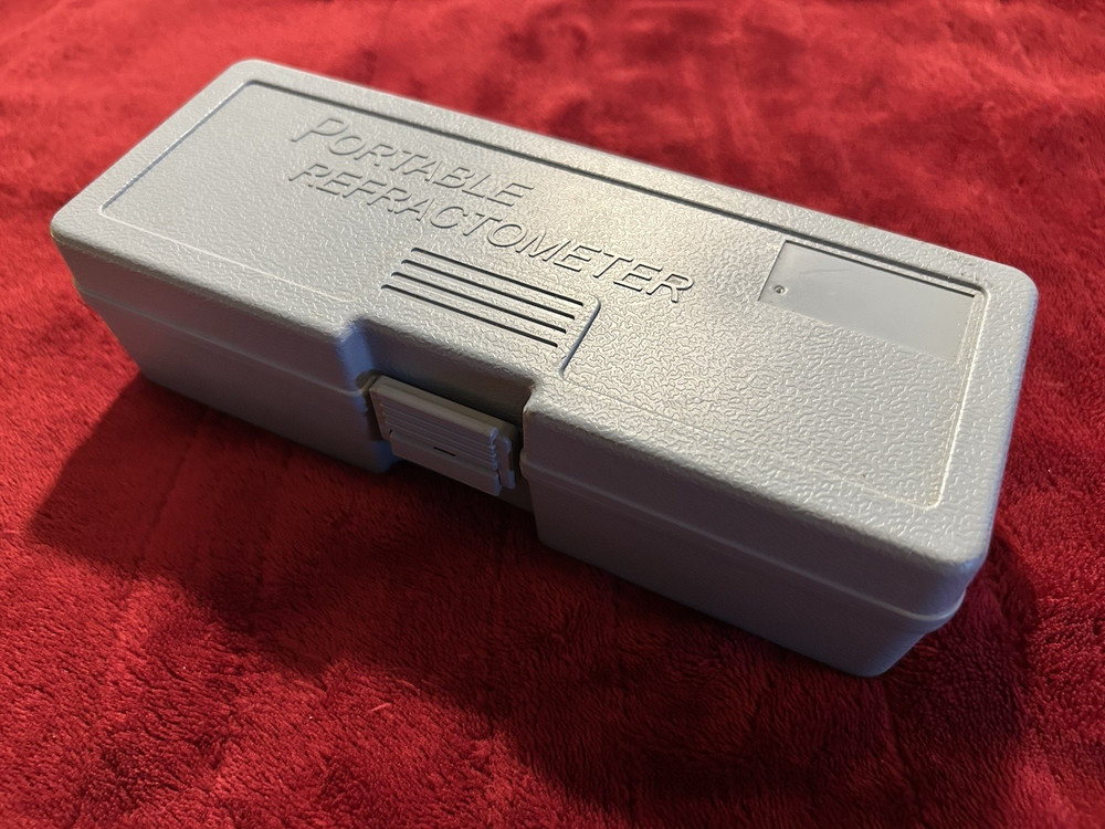 Handheld Refractometer for Home Brewing & Winemaking (Brix / SG) w/ Case