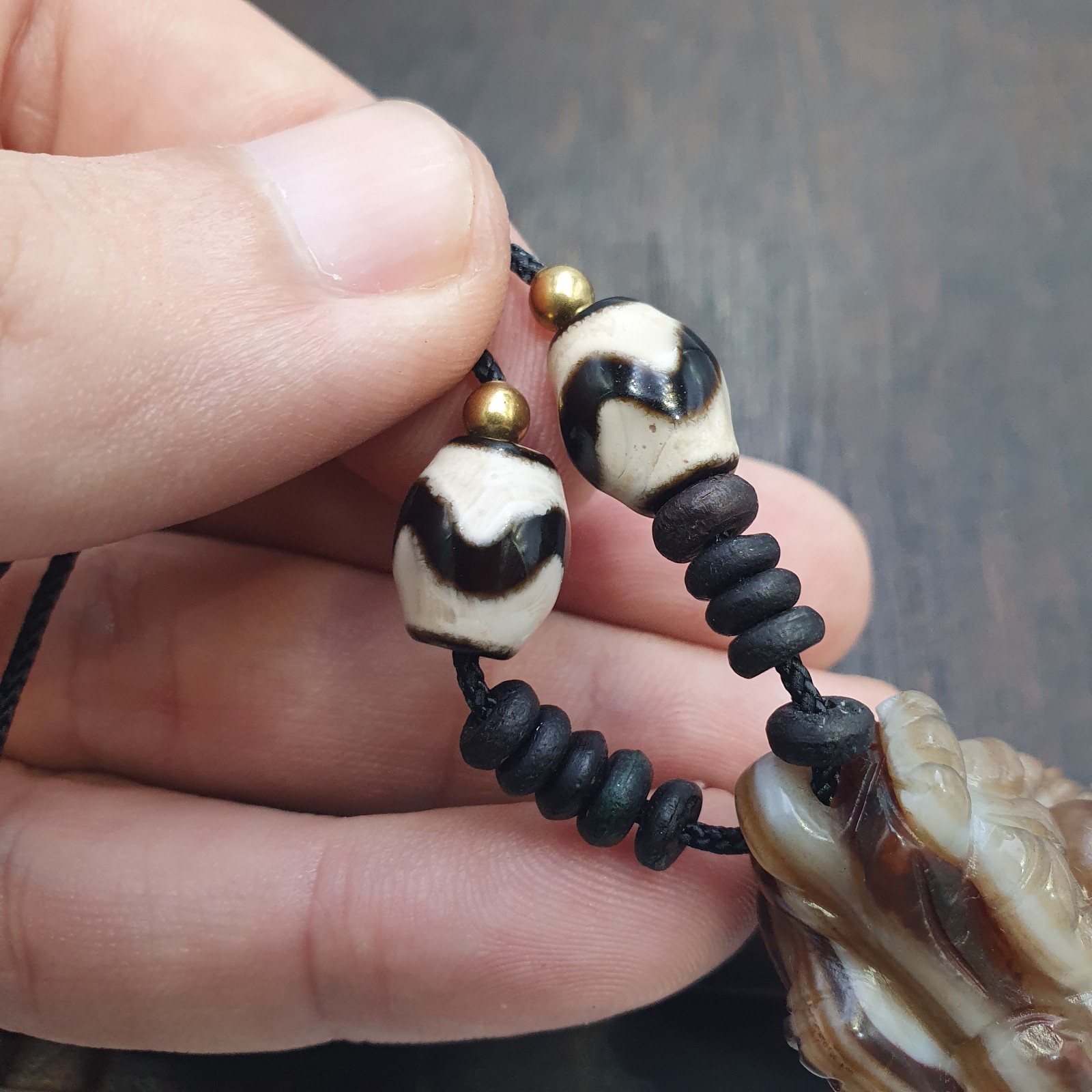 tibetan carving agate eyes stone bead amulet