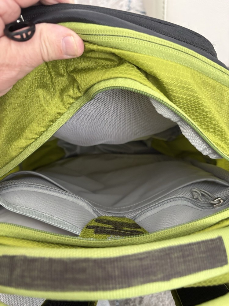 Osprey Ozone Day Pack Backpack Olive Lime Green Hiking Shuttle Padded Strap EUC