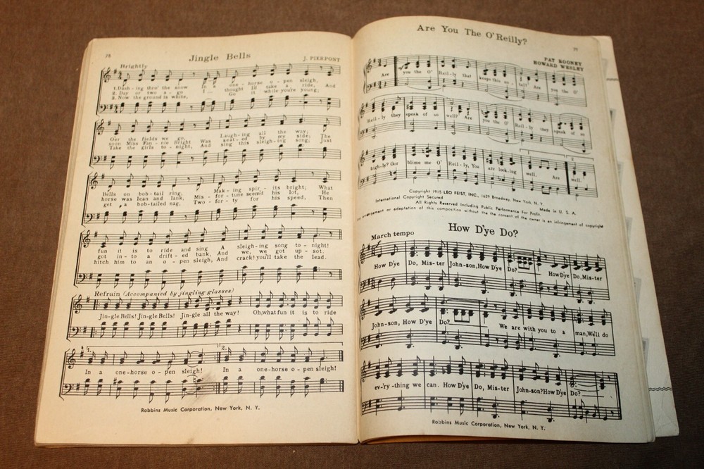 Original Early WW2 U.S. Servicemen's "Victory Song Book" Booklet, 1942 dated