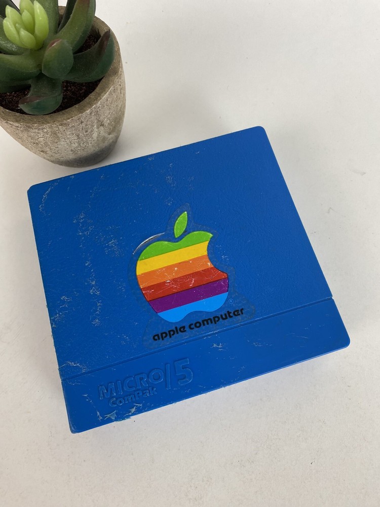 Apple Computer Micro/5 3.5" Disk Diskette ComPak Case Blue Plastic