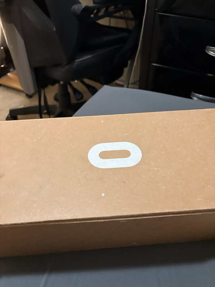 Oculus Quest 2 Fully tested and works perfectly Includes headset and controllers