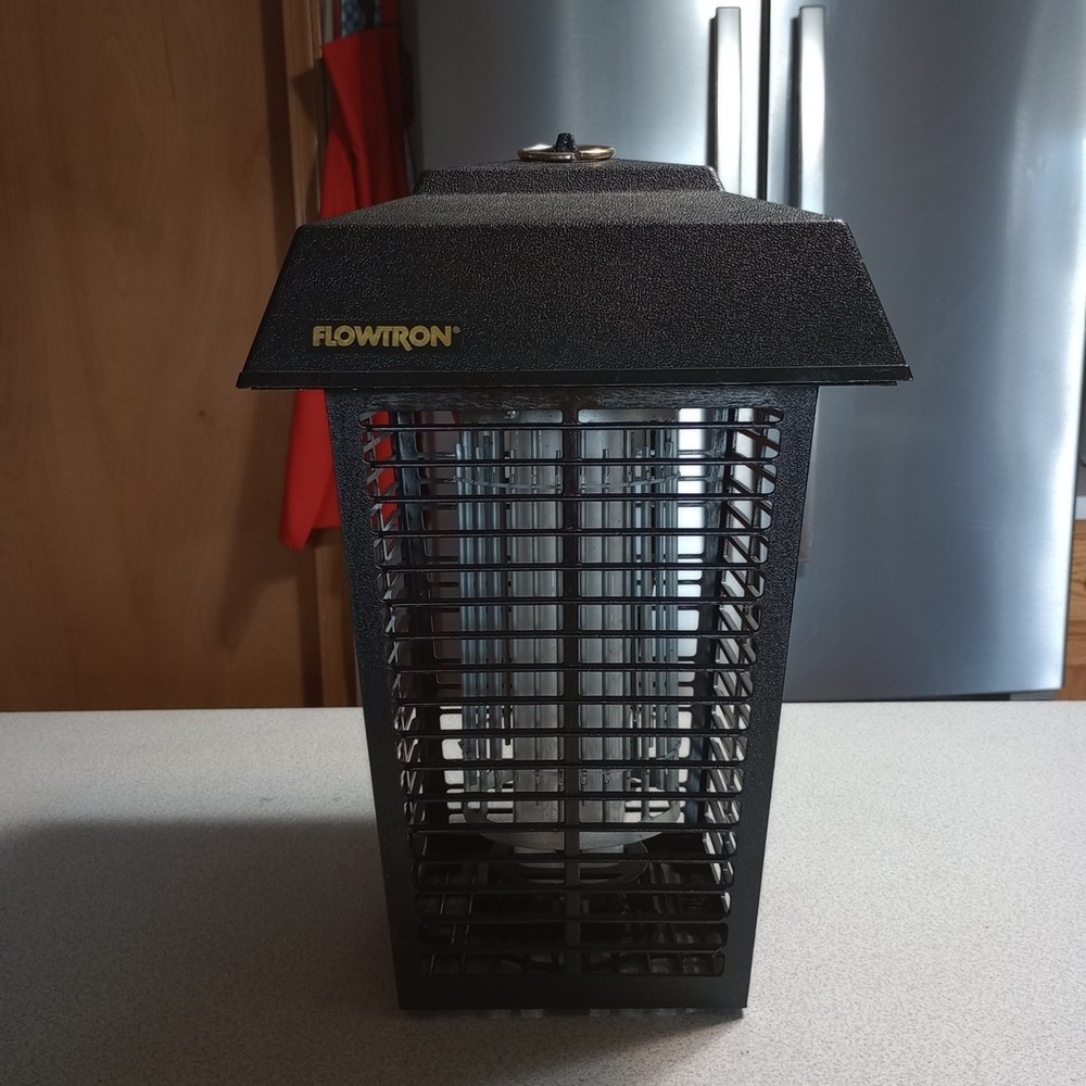 FLOWTRON Electronic Insect Killer Bug Zapper 1 Acre BK40D - NICE!