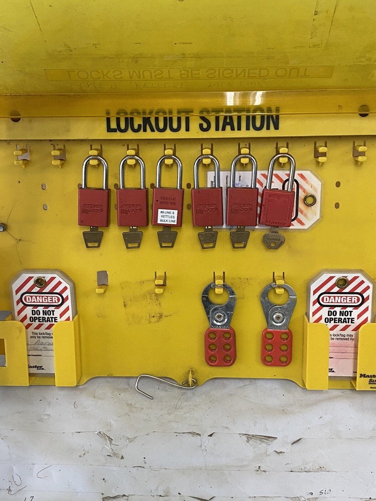 MASTER LOCK 1483 LOCKOUT STATION W/ LOCKS And Tags. Used