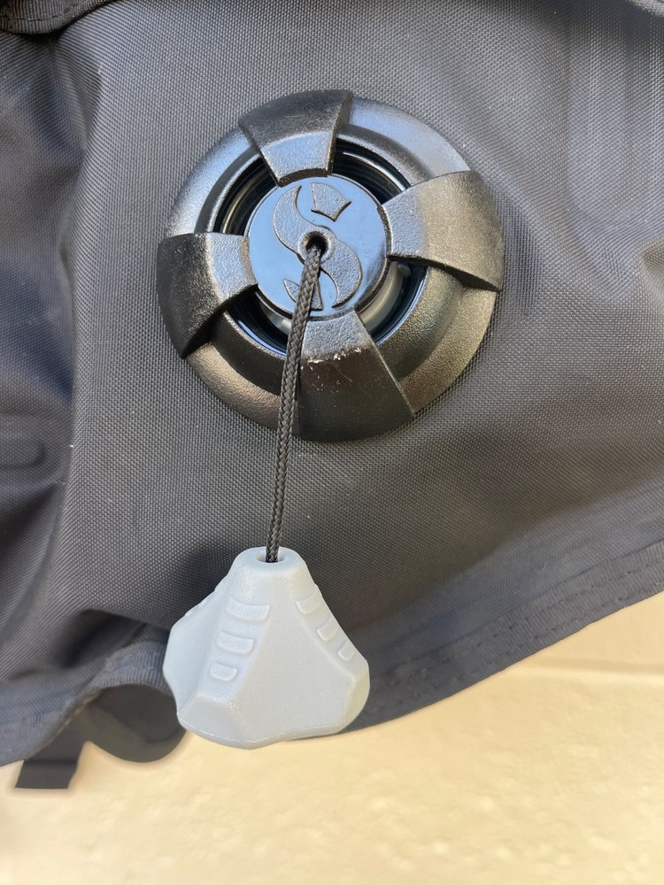 Scubapro Bella BCD Buoyancy Control Device with AIR2 Size Small - USED