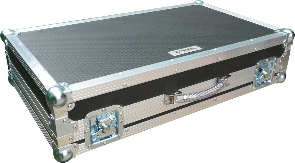 Chamsys QuickQ 30 Lighting Console Desk Swan Flight Case (Hex)