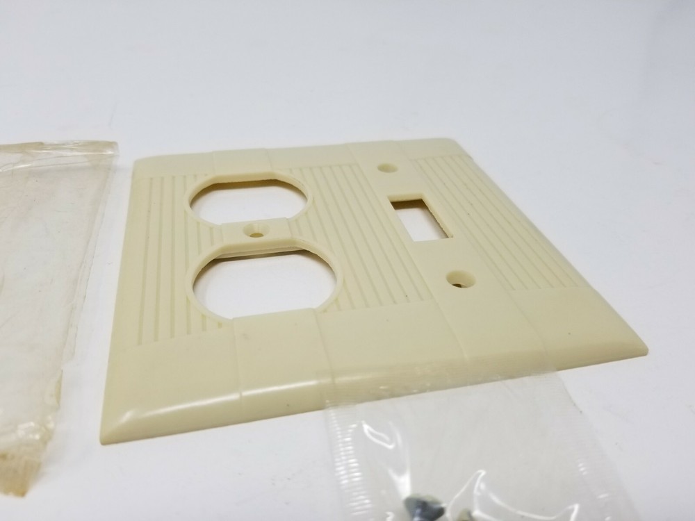 Vintage Eagle Ribbed Bakelite Toggle Switch Duplex Outlet Wall Plate Cover Ivory