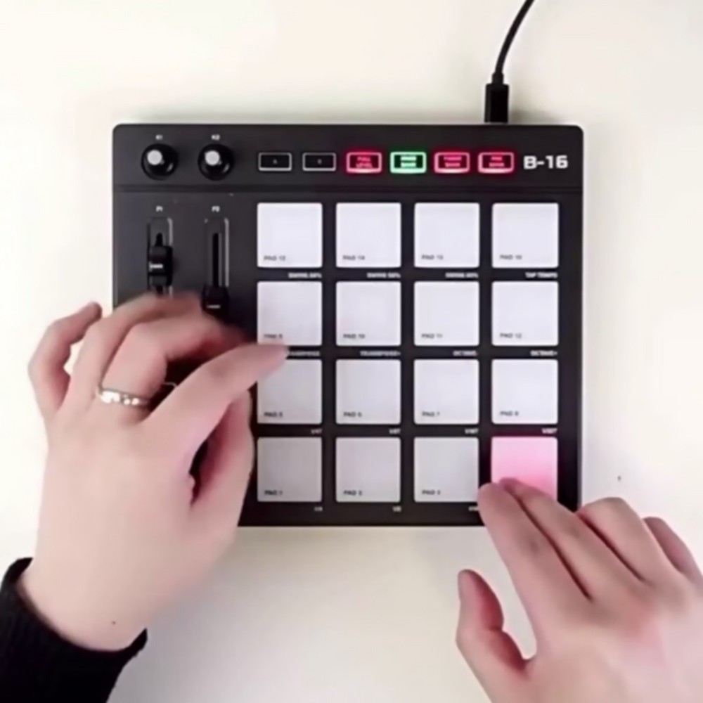 1* USB MIDI Controller Beat Maker 16 Beat Pads 2 Fader Knobs Drum Machine