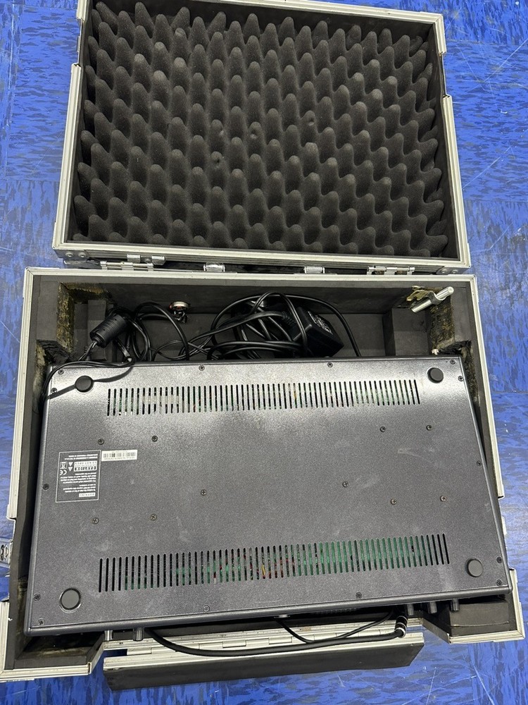 CORTEX DMIX-300 IPOD DJ MIXER W/ Hard Case (E16002575)