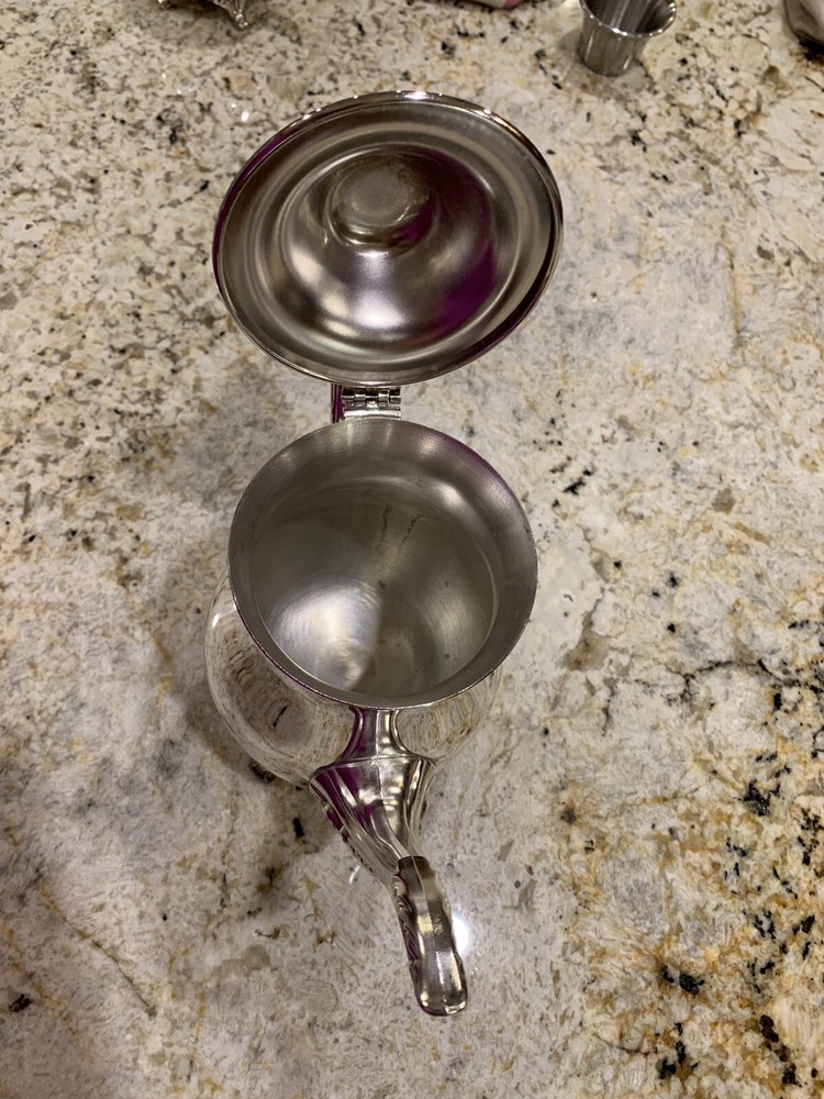 Oneida Silver Plate Coffee/Tea Pot 9 1/2”