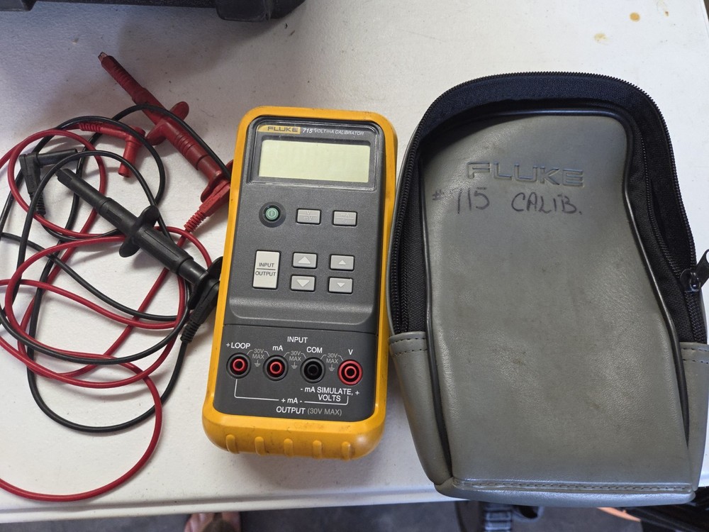 FLUKE 715 VOLT/mA Calibrator