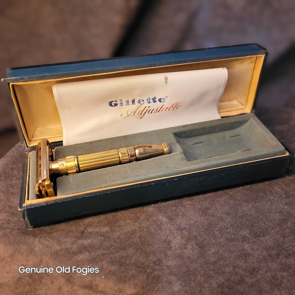 Gillette Toggle Adjustable 1960 Safety Razor with Case - Version 4 (f4) (VW964)