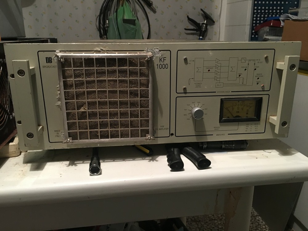 Broadcast Professional FM 1000 Watt - 88-108 Mhz - FM Transmitter DB OUT 1000w