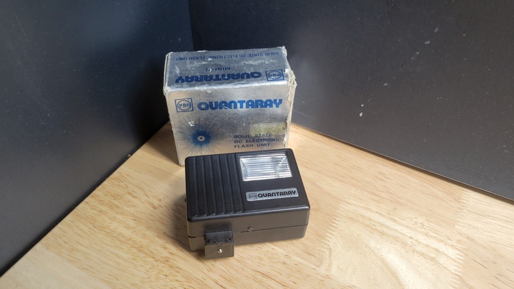 Vintage Quanatray Mini II Solid State DC Electronic Flash Unit with Original Box