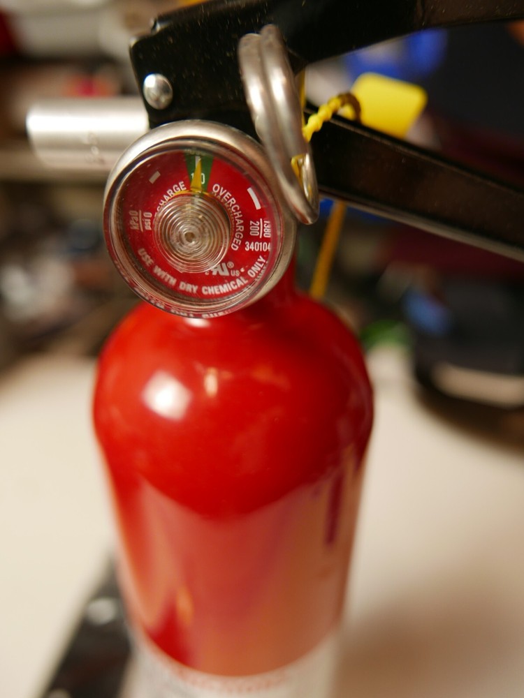 Kidde Pro 2.5 TCM 1 A:10B:c Fire Extinguisher (466227-01) Include wall bracket