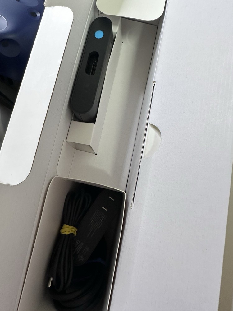 HTC VIVE Pro Headset 2.0 Pro Controllers & 2.0 Base Stations VR Full Kit Set CIB