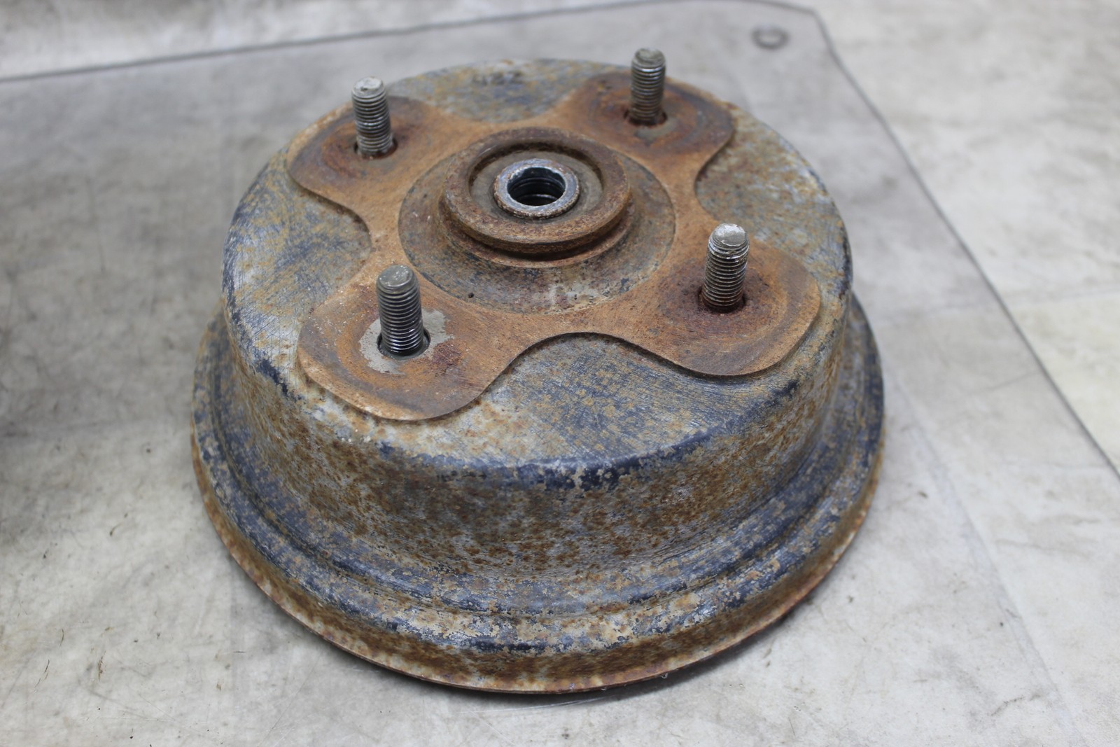 95-98 Yamaha Timberwolf 250 2x4 Oem Right Front Drum Brake Spindle Assembly