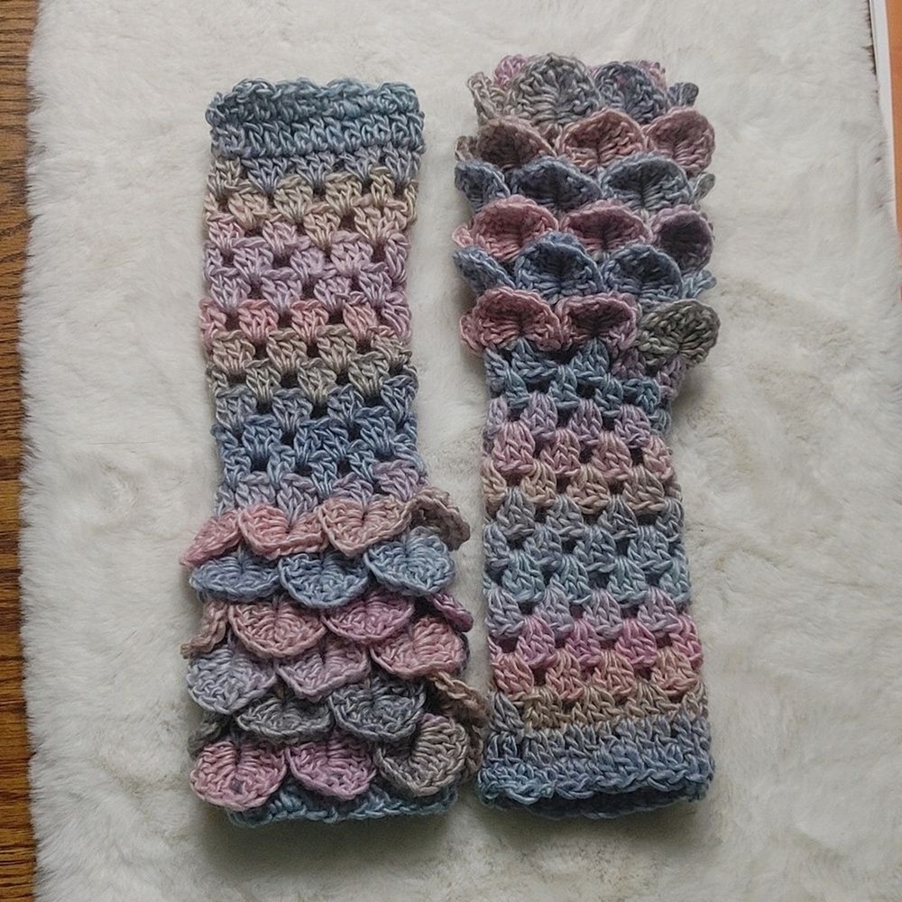 Wool/Viscose Handmade Fingerless Dragonscale Texting Gloves Pastel Rainbow