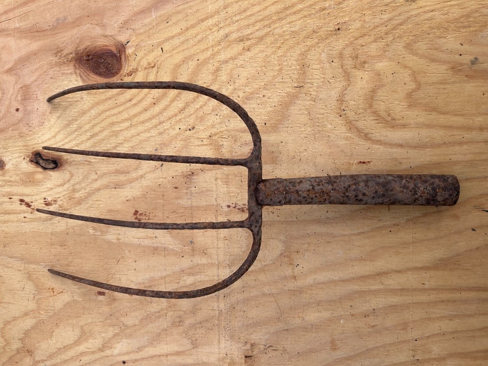 Fork Rake Head 4 Thines Rusty Rustic no handle Original Vintage Primitive Metal