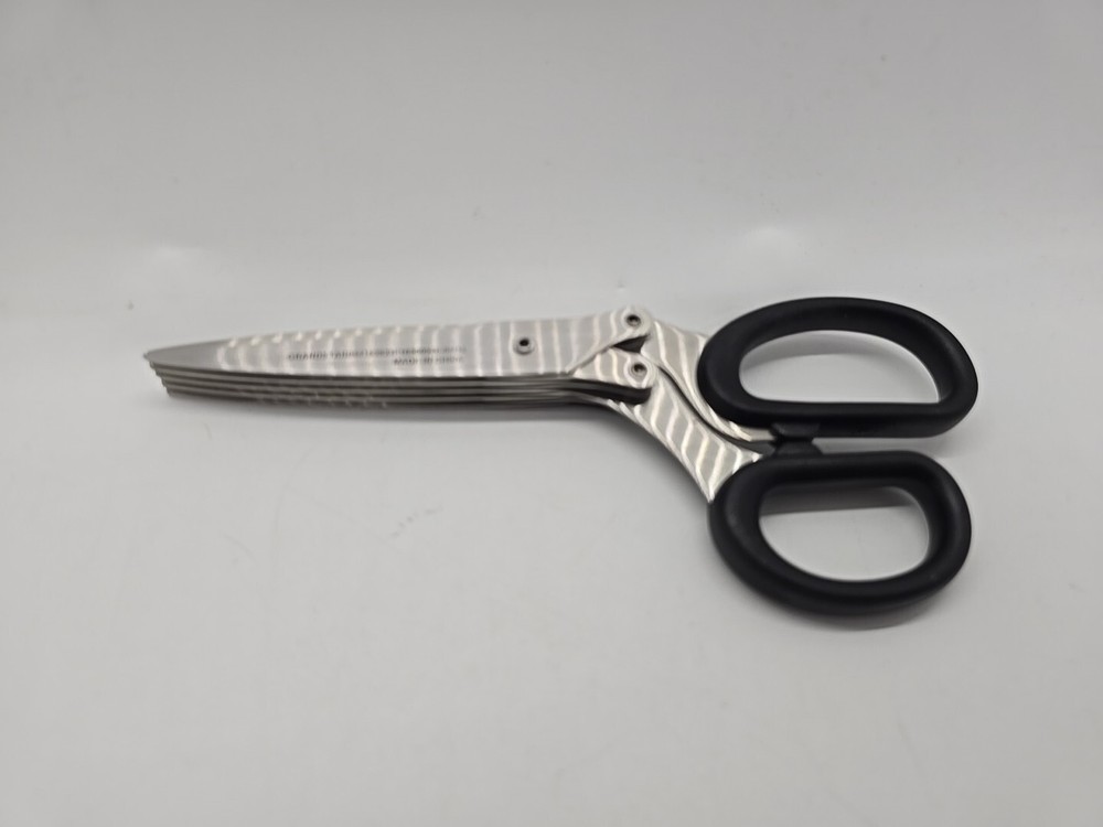 Shredding Scissors with Five Steel Blades Shreds Paper Plastic