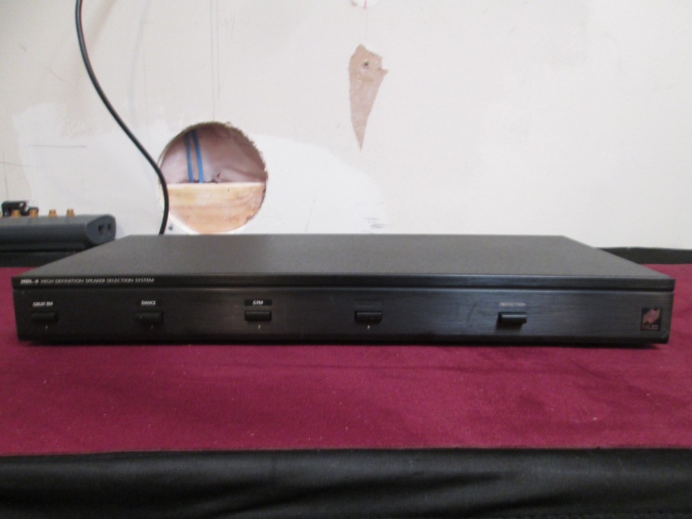 Niles HDL-4 High-Definition Speaker Selection System  Complete unit