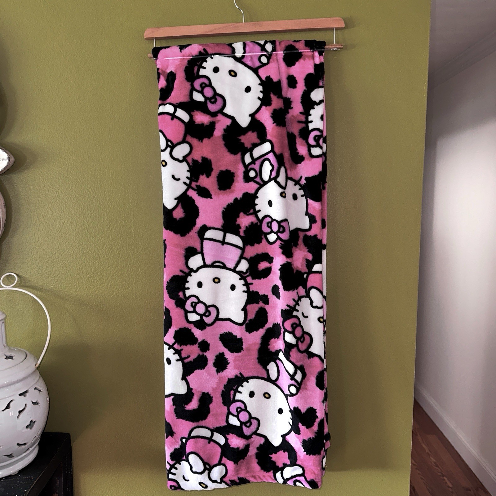 New HELLO KITTY Pink Animal Print Silk Touch Throw Blanket 50x70in Pop Fab Fur