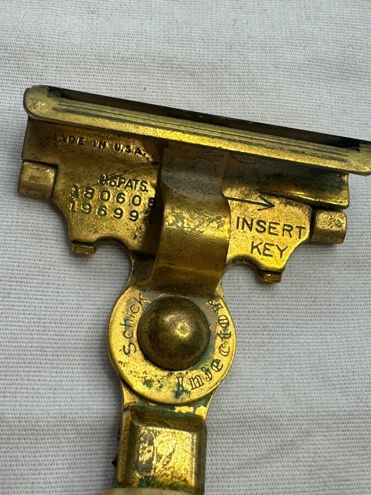 Vintage 1940s Schick Injector Razor w/ Case