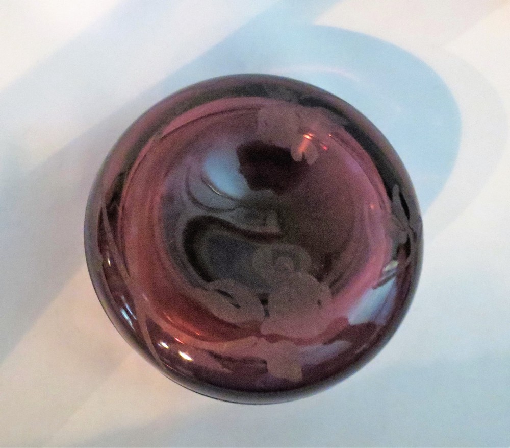 Amethyst Etched Iris Pattern Covered Powder Jar
