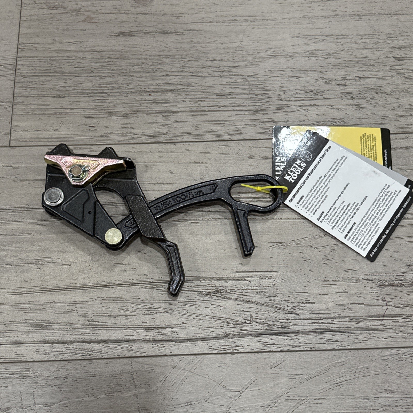 Klein Tools Wide Range Distribution Grip 16477