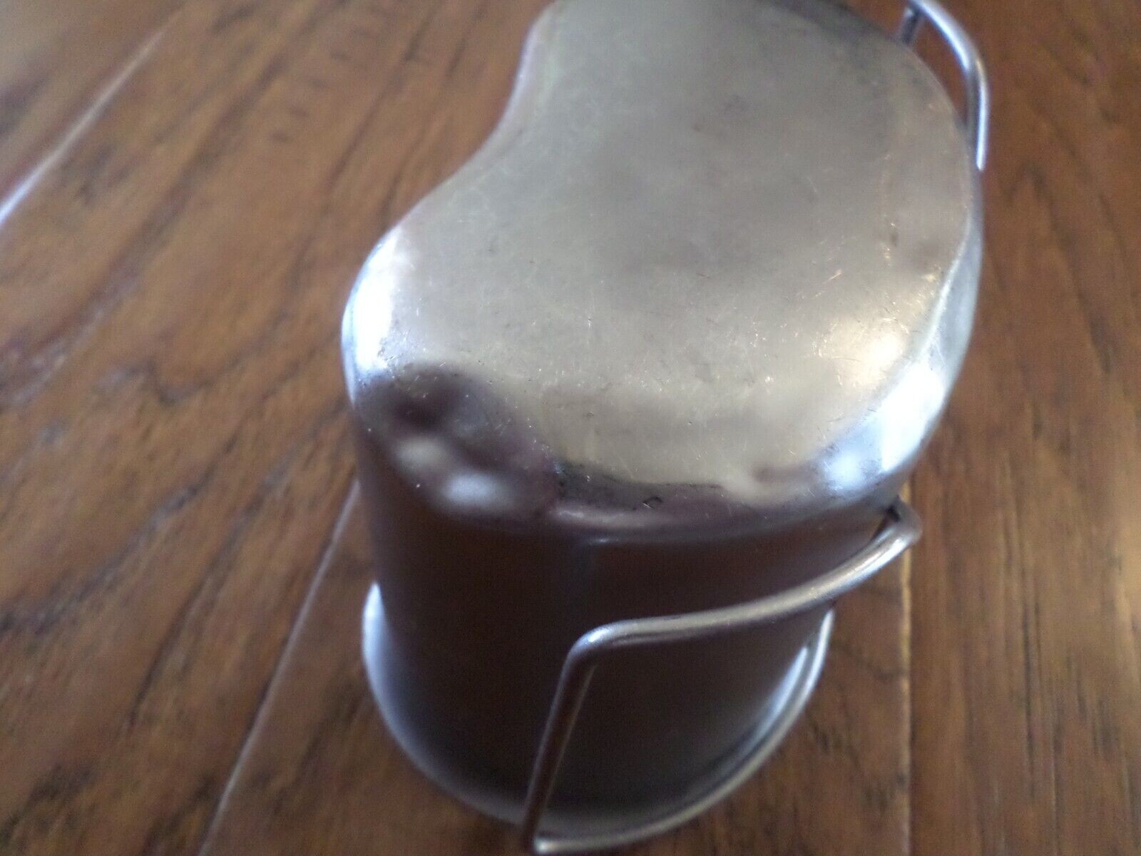 US Military Surplus 1-Quart Metal Canteen Cup w/ Butterfly Wire Handle GC