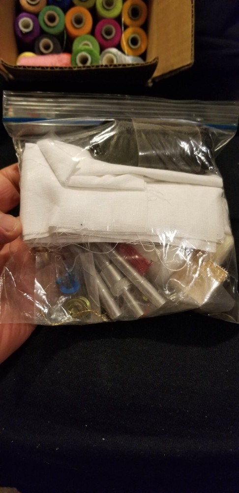 PUNCH EMBROIDERY SET WITH 44 DIFFERENT COLORS & 3 PUNCH NEEDLES + HOOKLOOP BLOCK