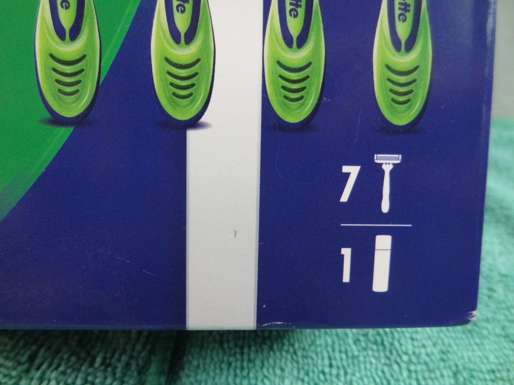 GILLETTE Sensor 3 Sensitive Gift Pack 7 Disposable 3-Blade Razors & Shave Foam
