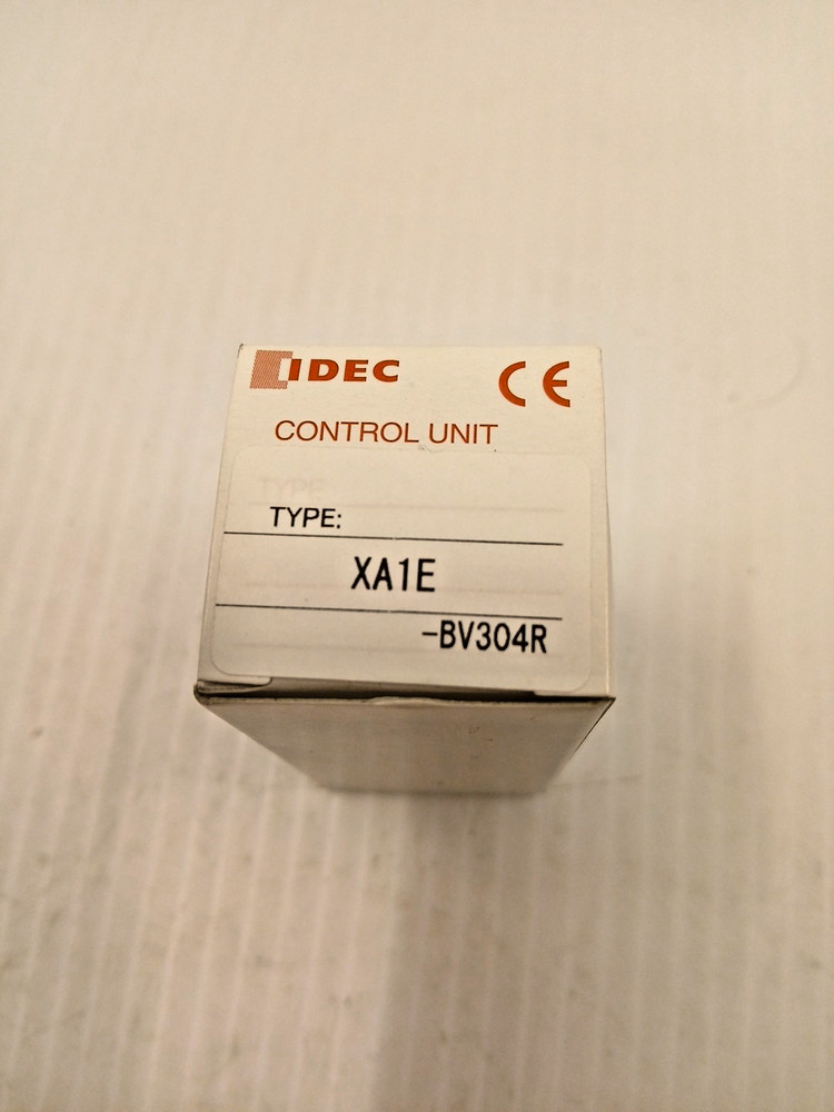 IDEC XA1E-BV304R Button switch