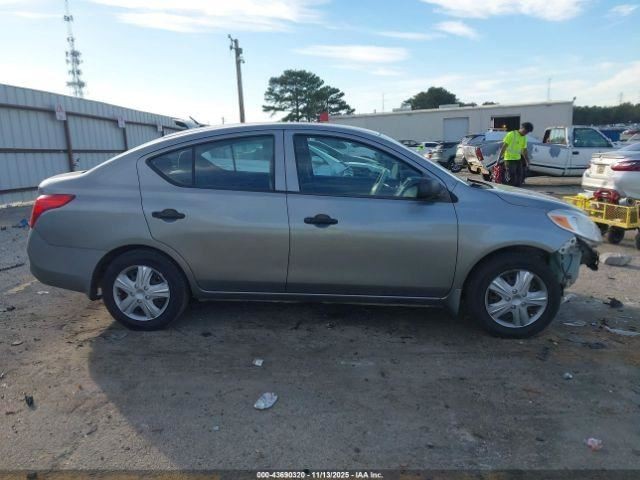 VERSA 2012 Glove Box 4901076