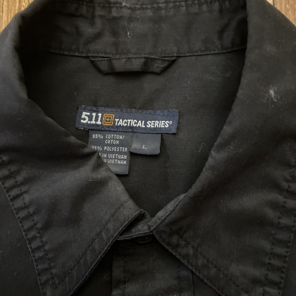 Men’s 511 Tactical Snap Down Shirt. Hidden easy access Sides. Large